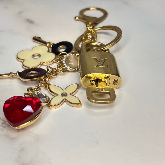 Louis Vuitton Lock & Key Set #302 with a Charm Cluster Keychain/Bag Charm - Picture 4 of 5